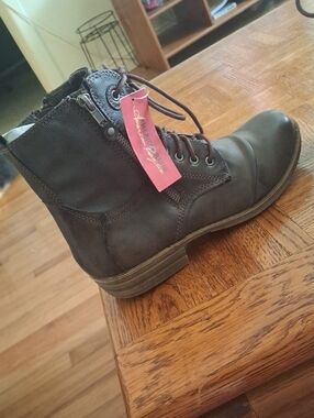 American Rag NWT Dark Brown Lace-Up Side Zip Boot with Camo Lining